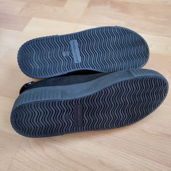 Shoes - Picture 4 of 4